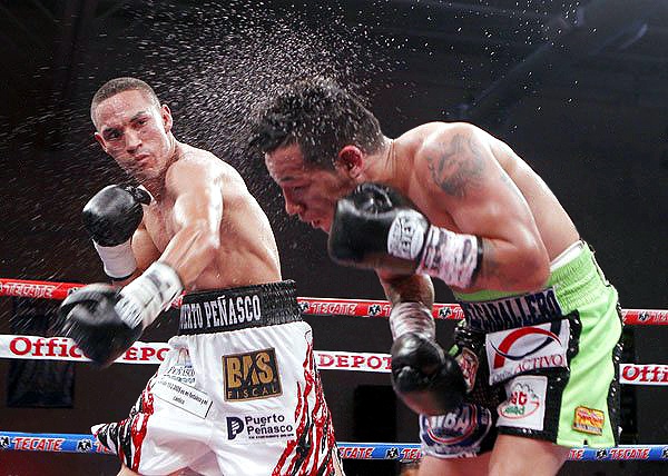 Estrada dropped Marquez seven times in the fifth defense of his WBA title. (Photo: Rafael Soto/Zanfer)