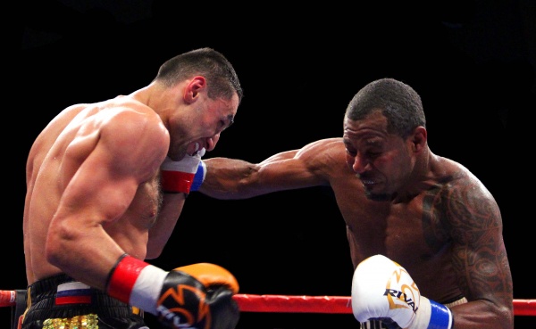 Shane Mosley didn’t embarrass himself. Shane Mosley never embarrasses himself. He had his moments. (Photo: Sumio Yamada)