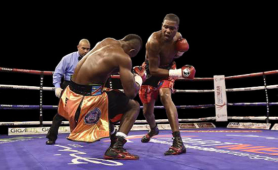 The African traded punches as though they were stamps and put some hurt on the Cuban knockout artist. (Photo: Papon/L'Equipe)